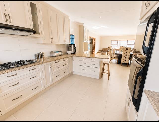 4 BEDROOM HOUSE FOR SALE IN THREE RIVERS EAST